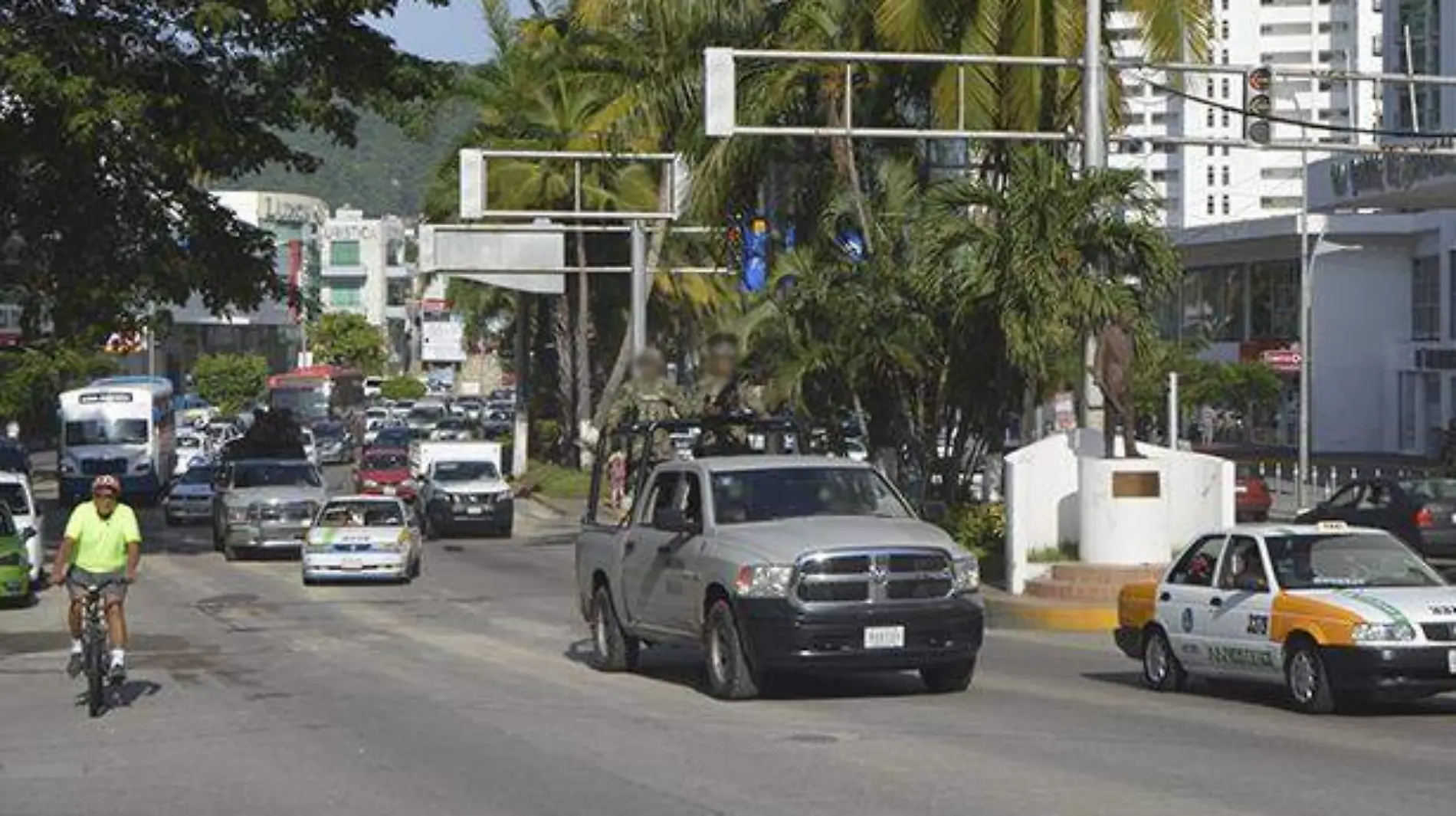 Acapulco - refuerzan seguridad en la Costera